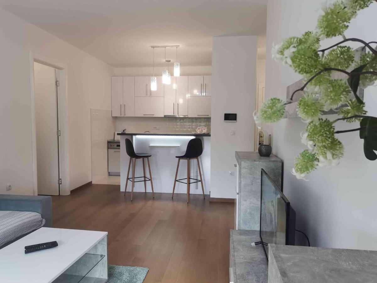 Square Apartment Banja Luka Ngoại thất bức ảnh